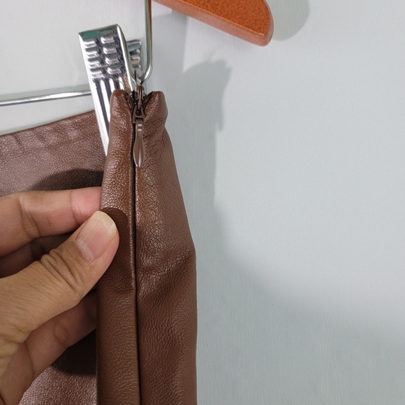 Soprano Caramel Faux Leather Tiered Mini Skirt Women's Sz L Fall Y2K - Picture 5 of 10